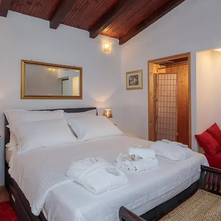 5 Bedroom Awesome In *