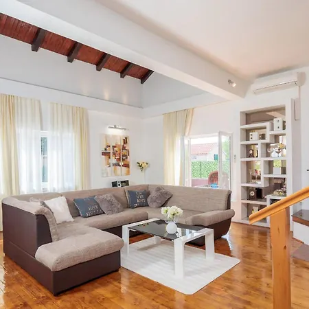 Tatil Evi 5 Bedroom Awesome In