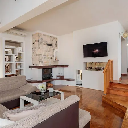 5 Bedroom Awesome In Holiday home