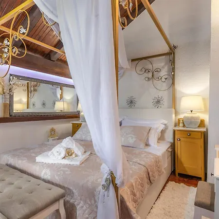 5 Bedroom Awesome In * Bilice