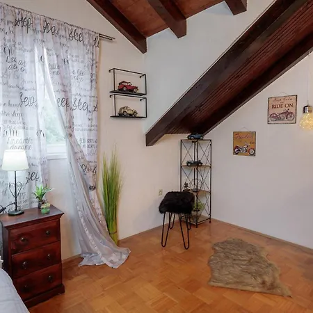 5 Bedroom Awesome In * Bilice