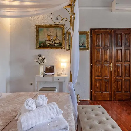 5 Bedroom Awesome In * Bilice