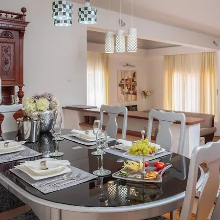 5 Bedroom Awesome In Holiday home Bilice