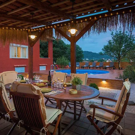 Holiday home 5 Bedroom Awesome In Bilice