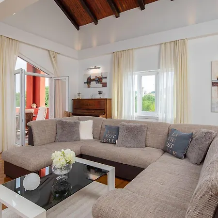 5 Bedroom Awesome In