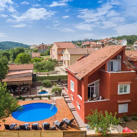 5 Bedroom Awesome In * Bilice