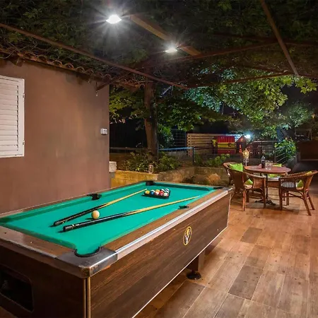 5 Bedroom Awesome In Holiday home